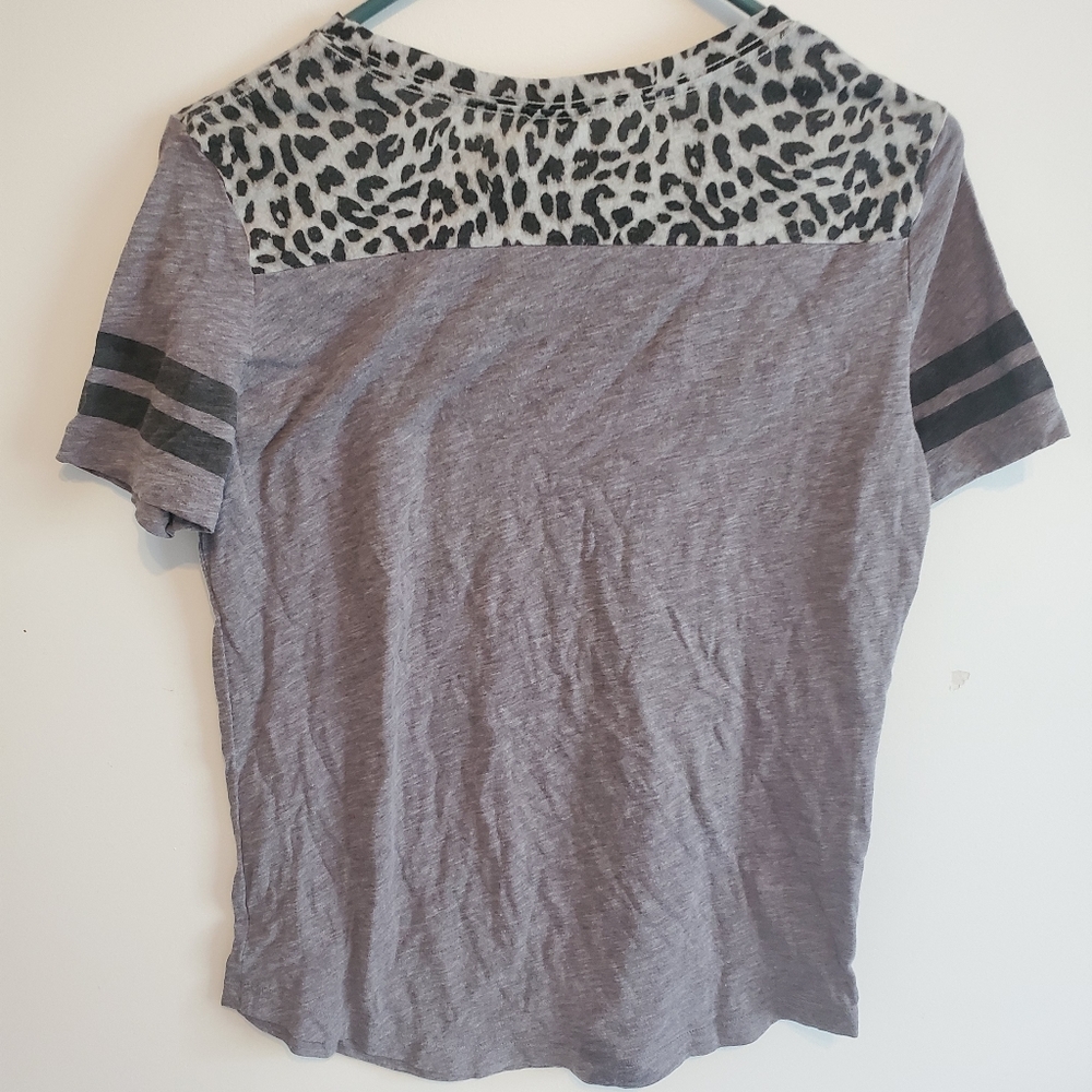 Grey and leopard tee